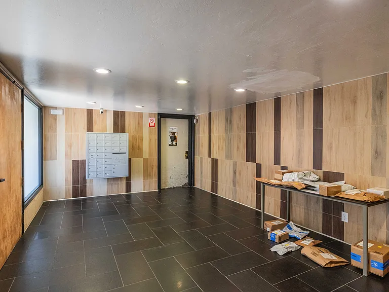 1541 Oxford Street — Photo 13