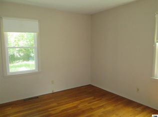 2826 SW Hillcrest Rd, Topeka, KS 66614