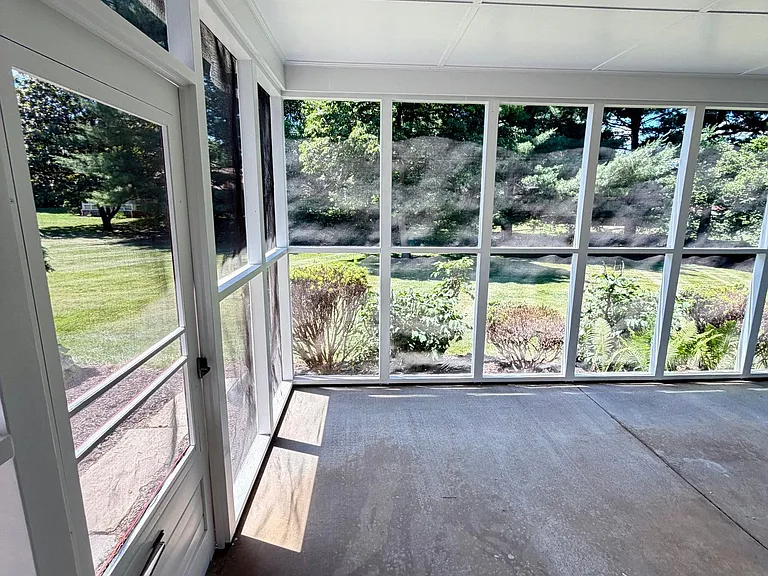 684 Steinman Ct — Photo 11