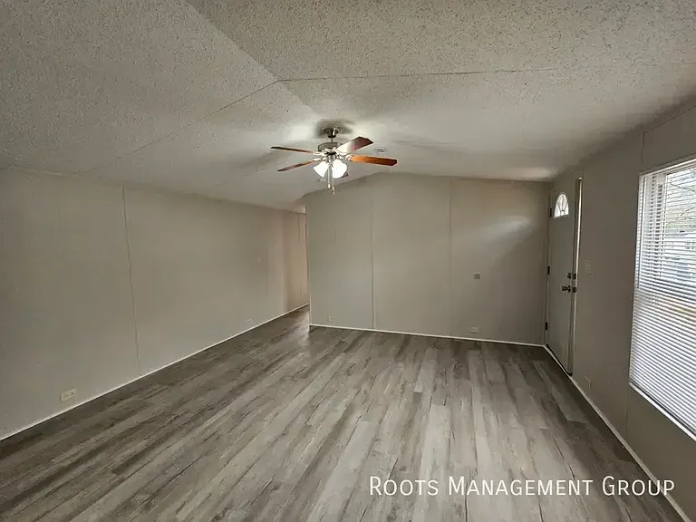 1233 Paul Ln #1233P — Photo 4