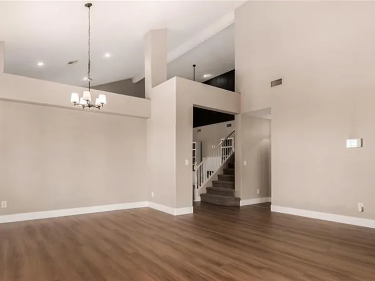 264 Pointe Ranier Ave — Photo 6