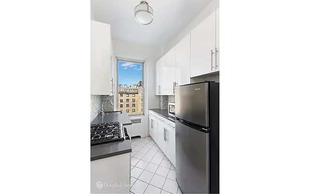 Sold by Douglas Elliman | media 8