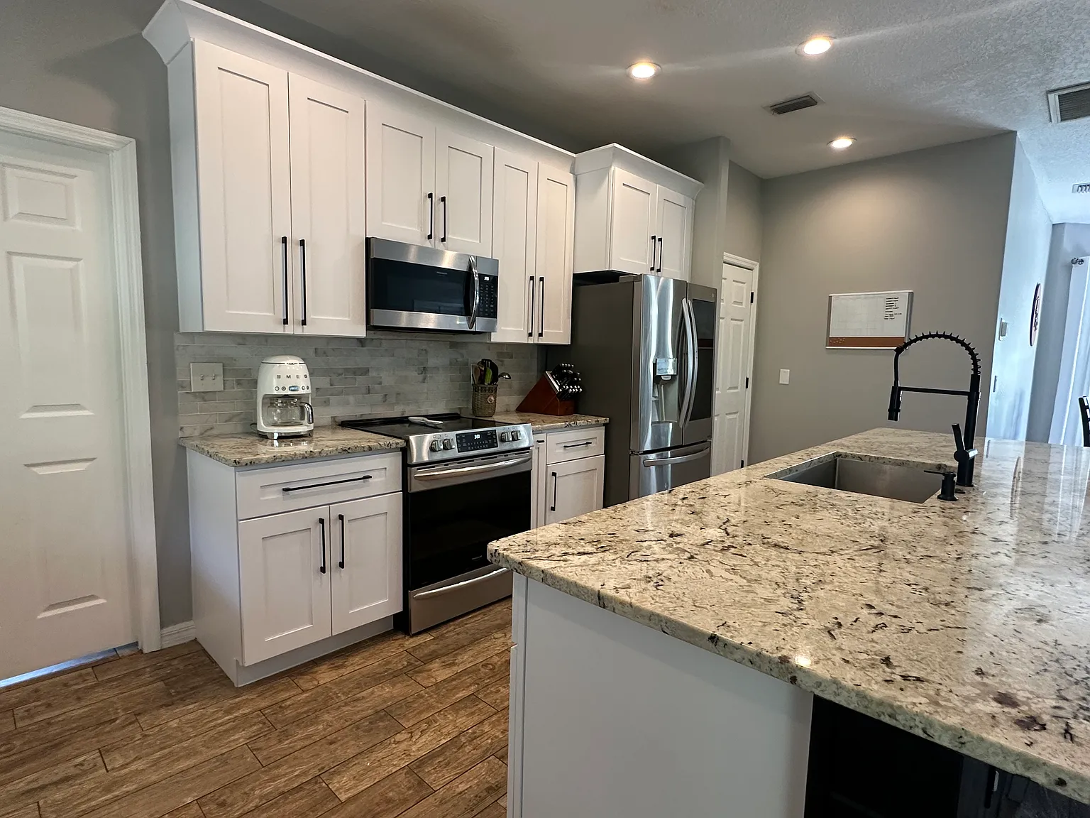 3 bed, 1802 sqft, $3,600 — Photo 2