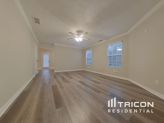 2nd image of 142 Pin Oak Trl