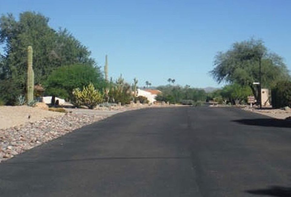 Exterior Neighborhood (street photo)