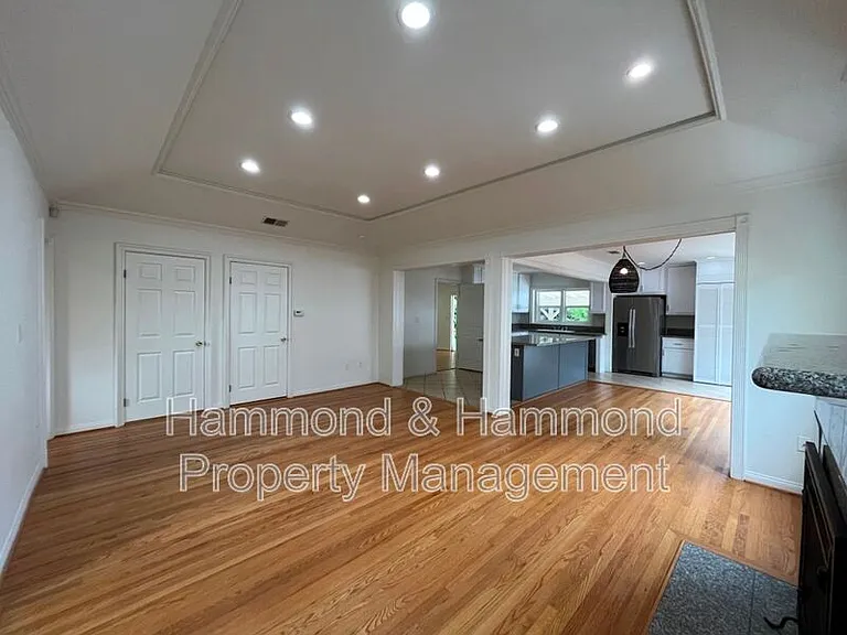4316 Greenbush Ave — Photo 4