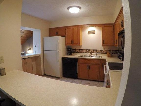 3rd image of 1045 Benedict Dr