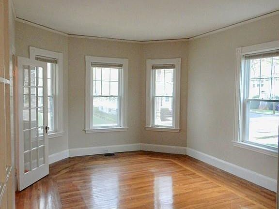 5th image of 182 Thacher St #0