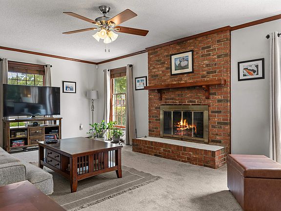 4th image of 2921 Lakeside St