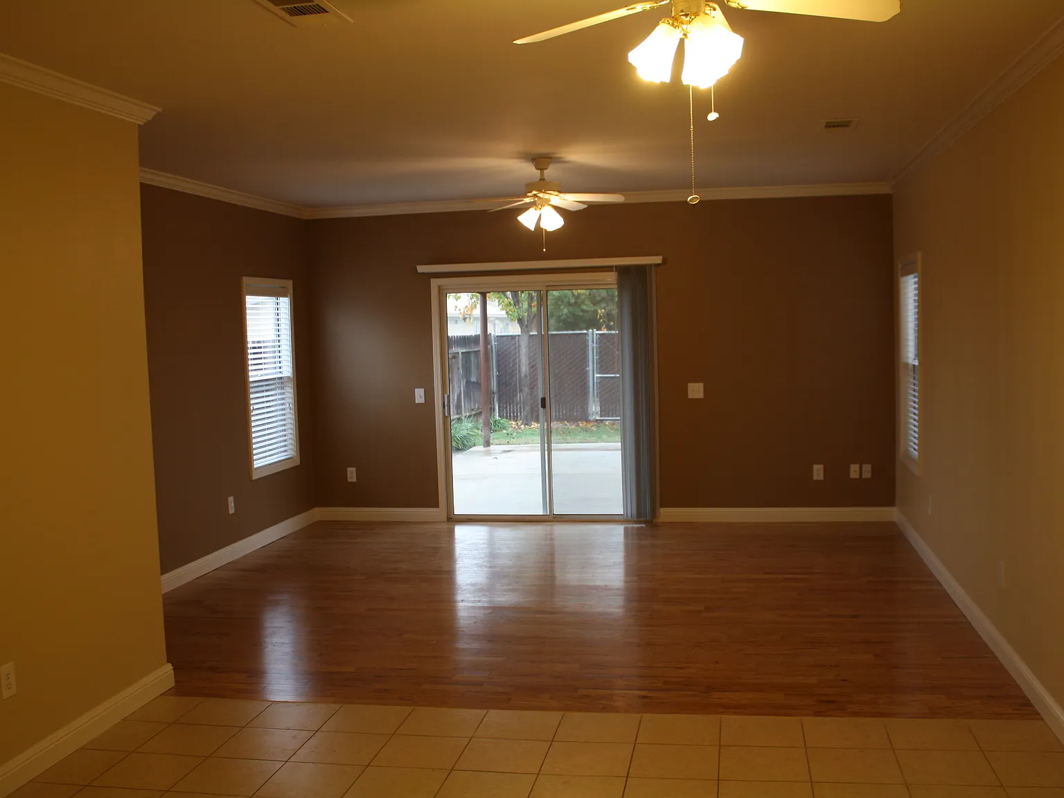 3 bed, 2.5 bath, 1381 sqft, $2,300 — Photo 3