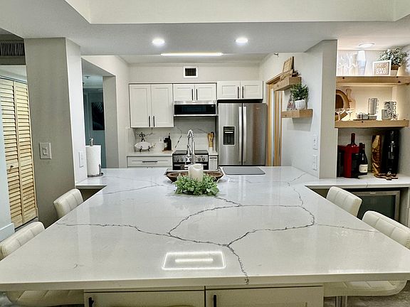3rd image of 200 Scotia Dr APT 102