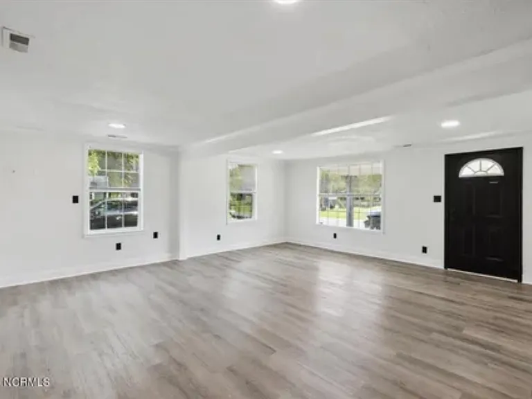 805 Nile St — Photo 9