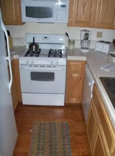 2 bed, 1.5 bath, 1080 sqft, $1,550 — Photo 2