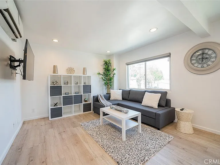 11918 Hart St #4 — Photo 3