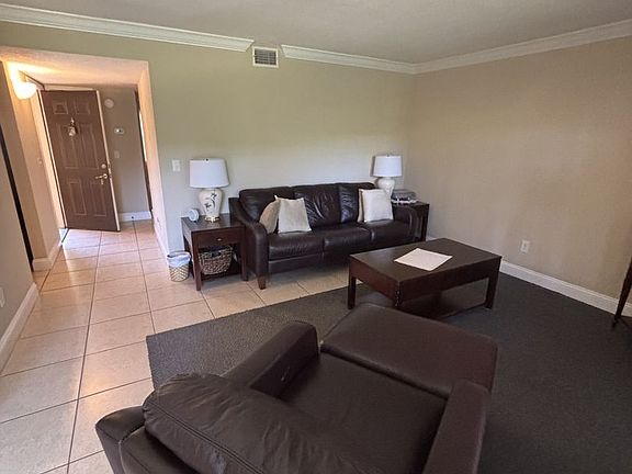 5th image of 836 Shoreline Cir