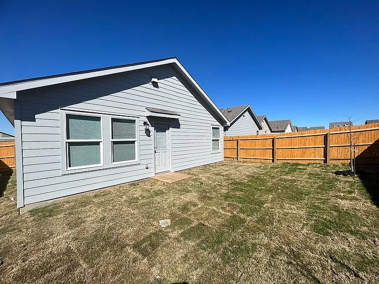 2906 Millikan Dr — Photo 24