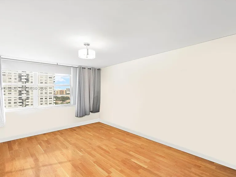 18071 Biscayne Blvd #1401 — Photo 25