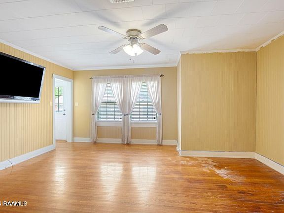 4th image of 208 Kirk St