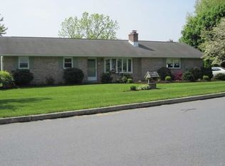 16 Villa Ln, Palmyra, PA 17078