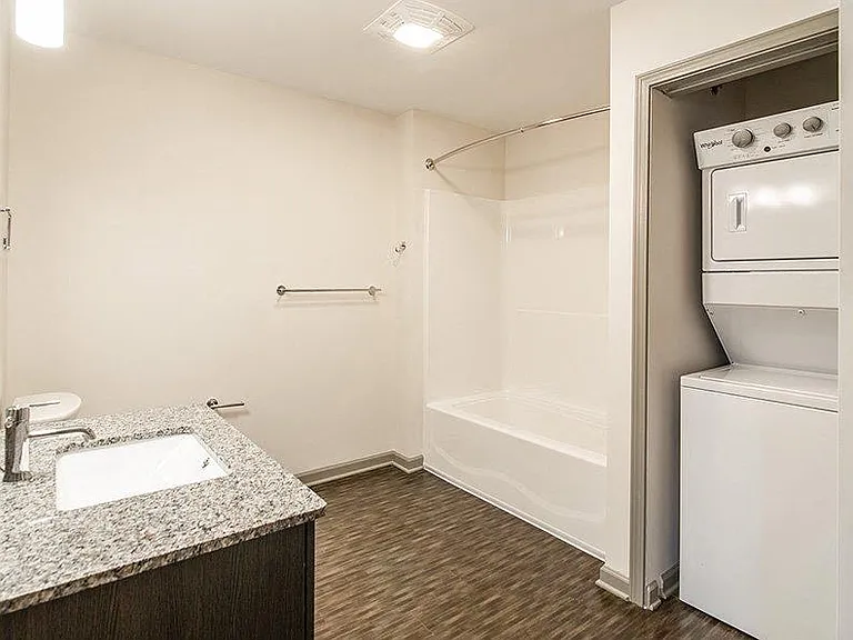 Greenwood Cove Apartment Homes — Photo 12