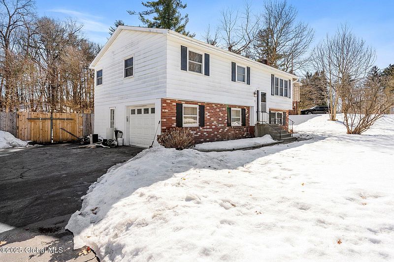3rd image of 19 Cortland Boulevard