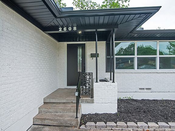 3rd image of 2608 Lockhart Ave