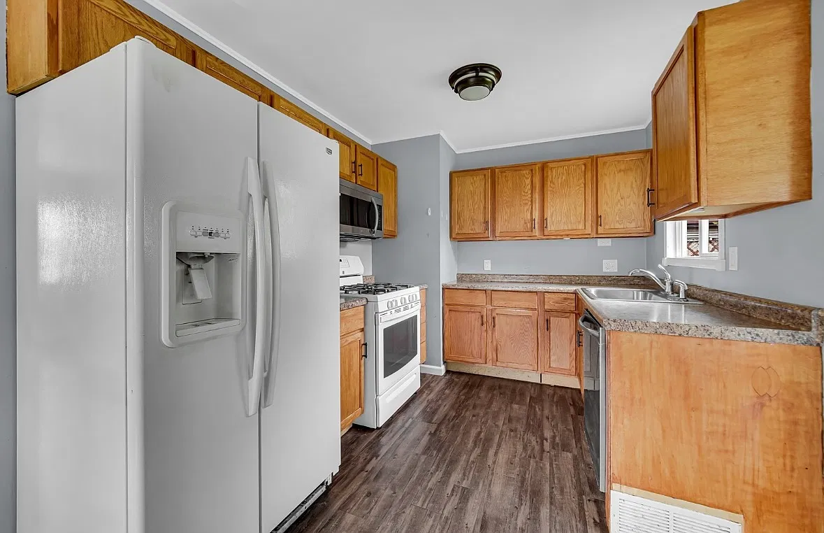 3 bed, 1000 sqft, $1,895 — Photo 4