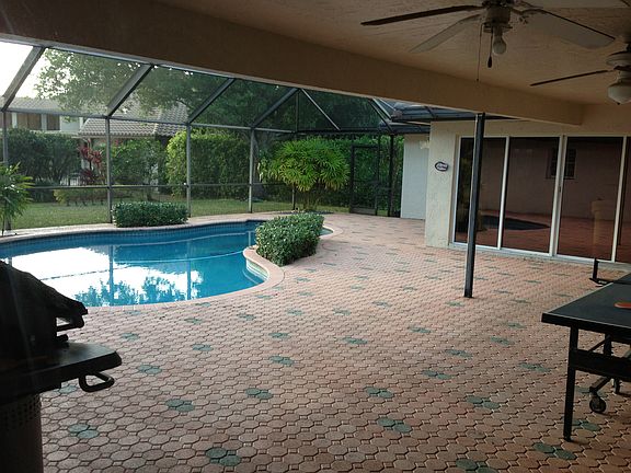 3rd image of 1285 Laurel Ct