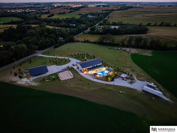 14202 Pawnee Rd, Bennington, NE 68007