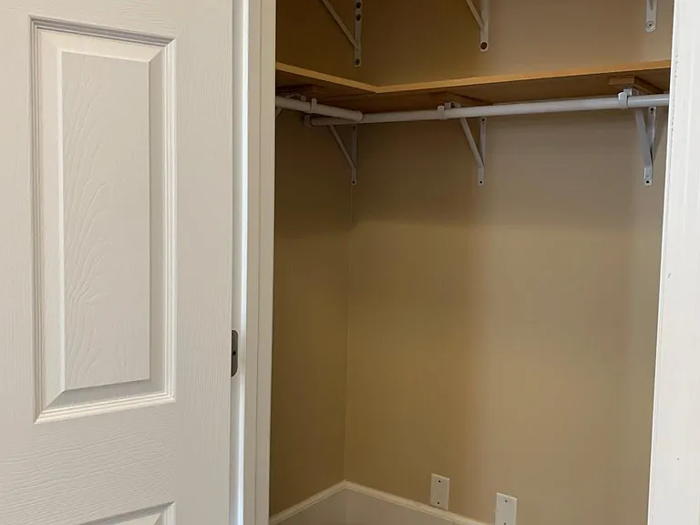 306 W Ash St — Photo 8