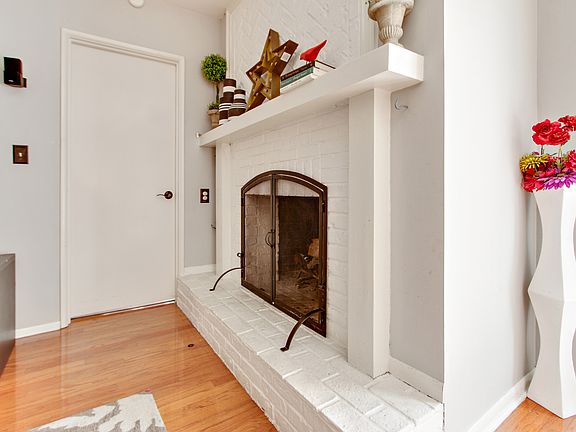 3rd image of 22114 Costanso St