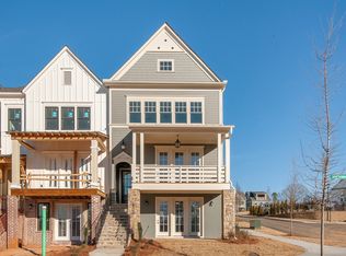 909 S On Main Dr, Woodstock, GA 30188