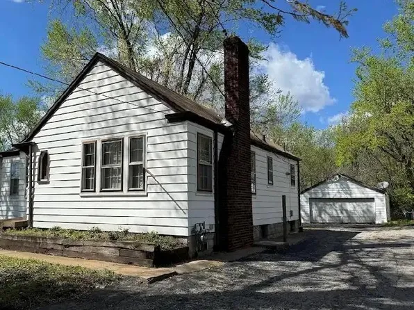 425 Scenic Dr, Saint Louis, MO 63137