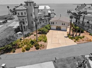 1239 Oahu Dr, Tiki Island, TX 77554