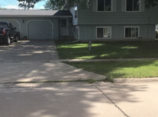 3 26th Ave SW, Cedar Rapids, IA 52404