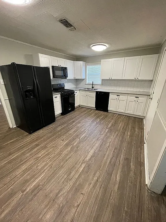 2 bed, 784 sqft, $1,200 — Photo 3