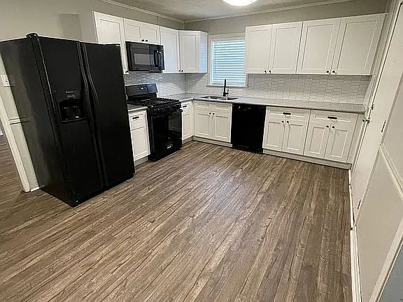 3rd image of 6352 Diamond Ave