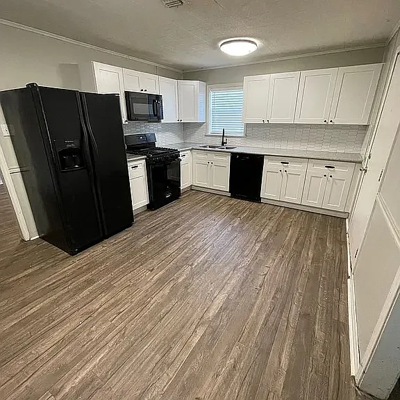 6352 Diamond Ave — Photo 3