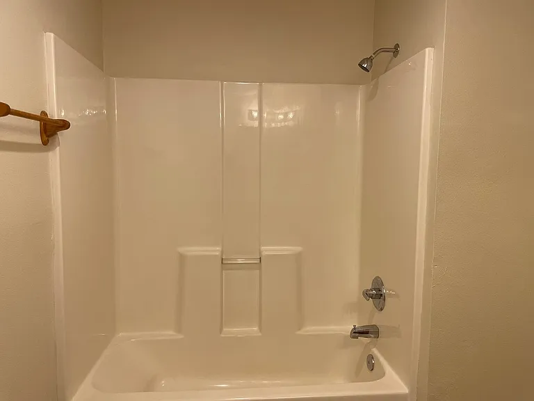 2393 Howard Ave #B — Photo 18