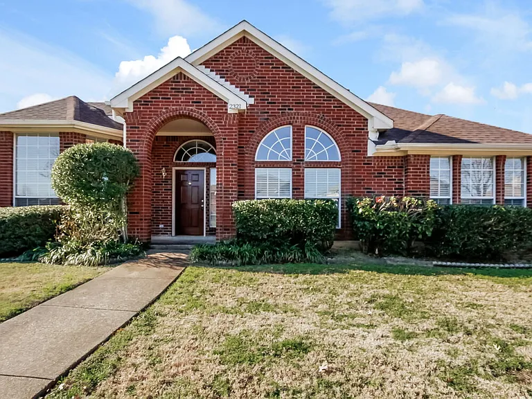 2321 Bent Brook Dr — Photo 1
