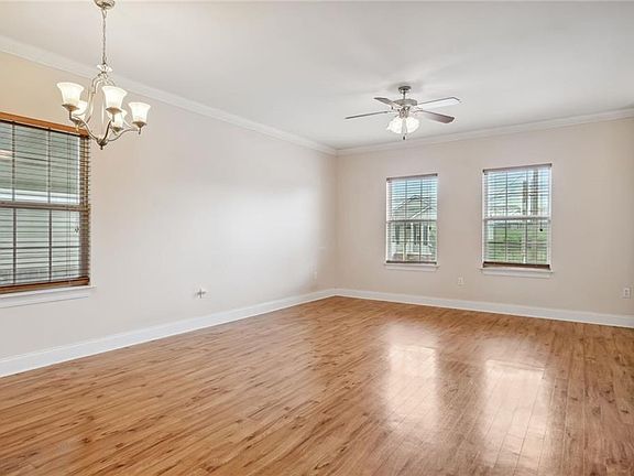 3rd image of 4842 Pauline Dr