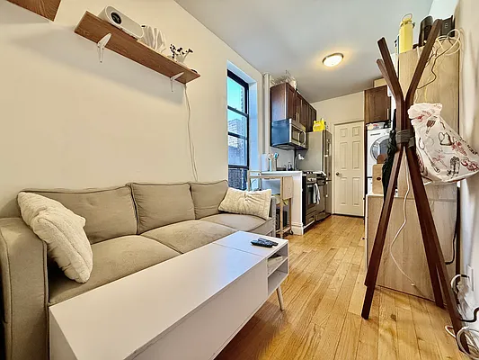 Rented by Building Equity Real Estate LLC | media 9