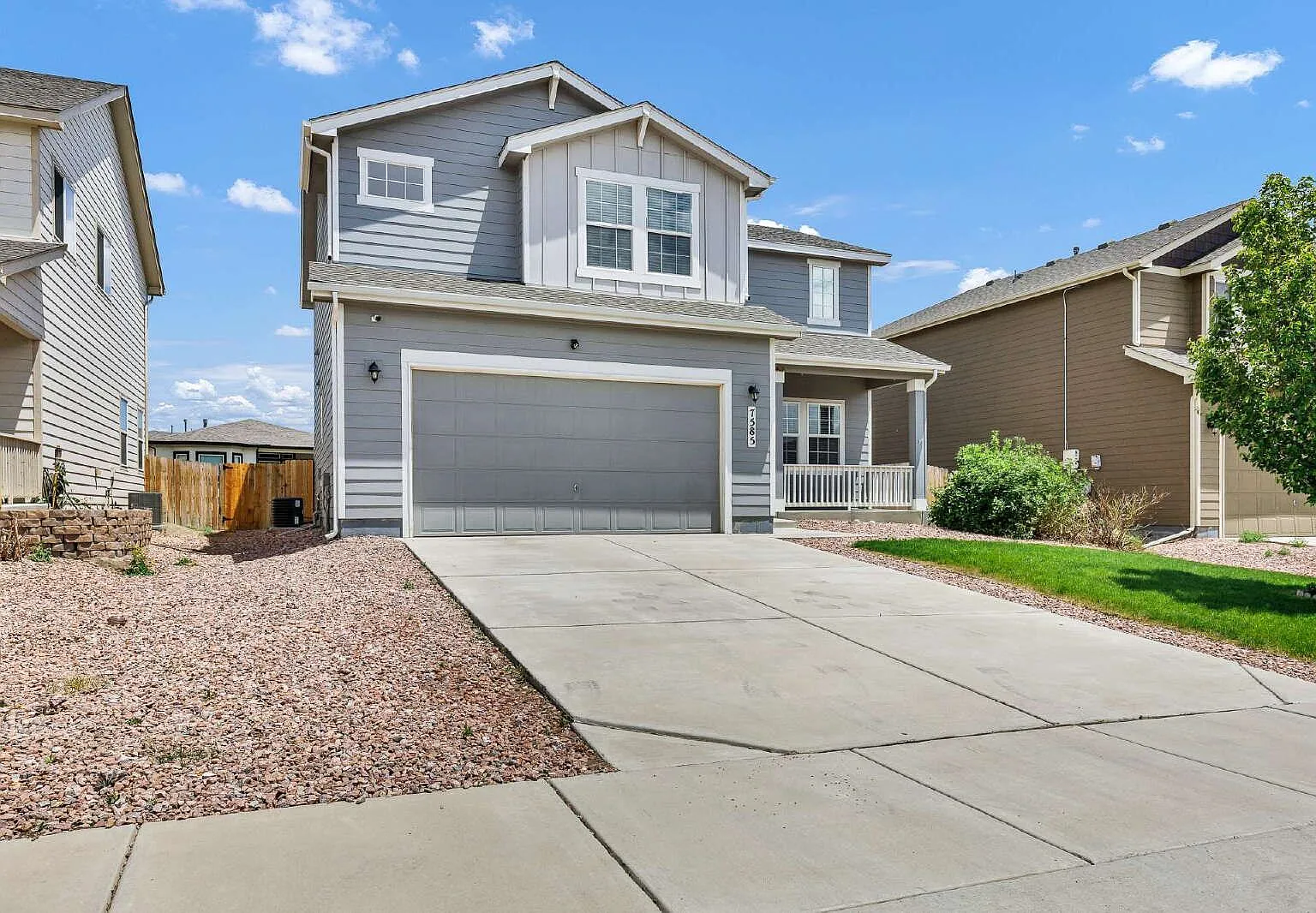 4 bed, 2.5 bath, 2359 sqft, $2,500 — Photo 2