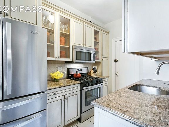 2nd image of 176 W 87th St #1E