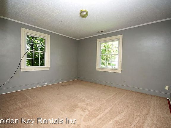 5th image of 410 W Ash St