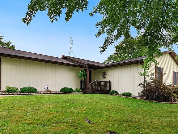 2nd image of 701 Bluffview Dr