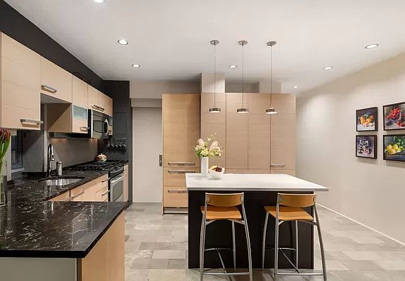 3rd image of 305 W 86th St #6A