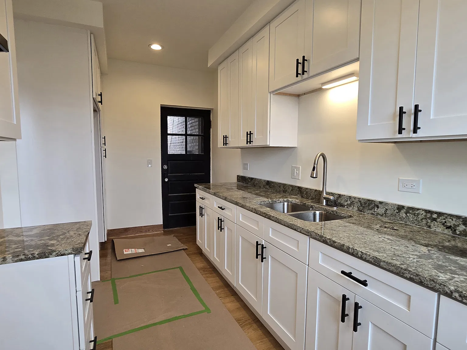 2 bed, 1000 sqft, $1,800 — Photo 2