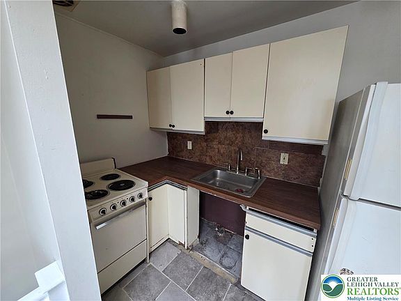 2nd image of 241 N 9th St