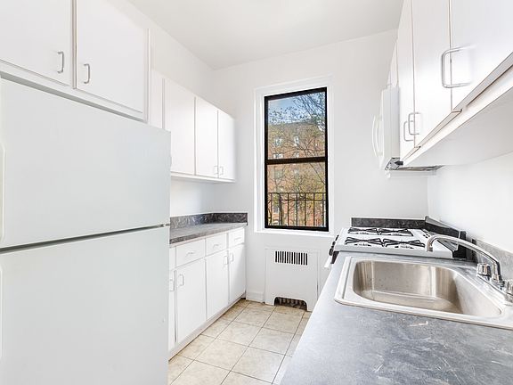 3rd image of 822 Ocean Ave #3BB